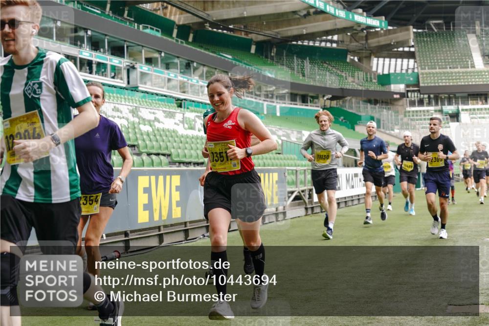 13.09.2026 - 21. swb-Marathon Bremen Michael Burmester http://msf.ph/oto/10443694 13.09.2026 10:28:43 Laufen im Stadion 10142, 10170, 10183, 10189, 10200, 10223, 10267, 10269, 10270, 10293, 10294, 10310, 10316, 10329, 10334, 10348, 10381, 10393, 10421, 10426, 10508, 10525, 10537, 10538, 10544, 10566, 10594, 10655, 10709, 10739, 10763, 10770, 10814, 10835, 10840, 10846, 10860, 10876, 10897, 10898, 10910, 10917, 10923, 10966, 10993, 11005, 11007, 11018, 11035, 11058, 11076, 11087, 11092, 11109, 11111, 11148, 11170 meine-sportfotos.de