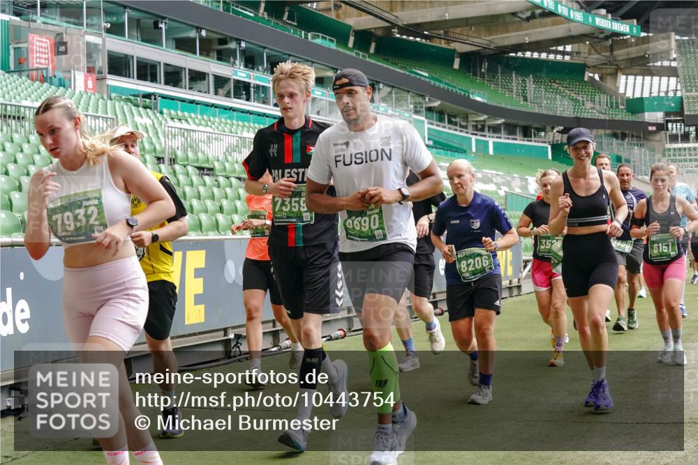 13.09.2026 - 21. swb-Marathon Bremen Michael Burmester http://msf.ph/oto/10443754 13.09.2026 13:07:34 Laufen im Stadion 109, 132, 156, 287, 303, 310, 372, 454, 489, 551, 578, 607, 613, 682, 716, 800, 808, 809, 831, 834, 846, 884, 911, 922, 1083, 1173, 1189, 1205, 1210, 1285, 1322, 1364, 1365, 1369, 1387, 1395, 1437, 1532, 1545, 1574, 1600, 1688, 1823, 1831, 1841, 1848, 1854, 1871, 1909, 1926, 1938, 2003, 2070, 2090, 2215, 2219, 2229, 2275, 2283, 2318, 2356, 2366, 2405, 2440, 2492, 2565, 2611, 2635, 2699, 2707, 2721, 2727, 2731, 2755, 2782, 2802, 2818, 2831, 2866, 2902, 2911, 2949, 2960 meine-sportfotos.de