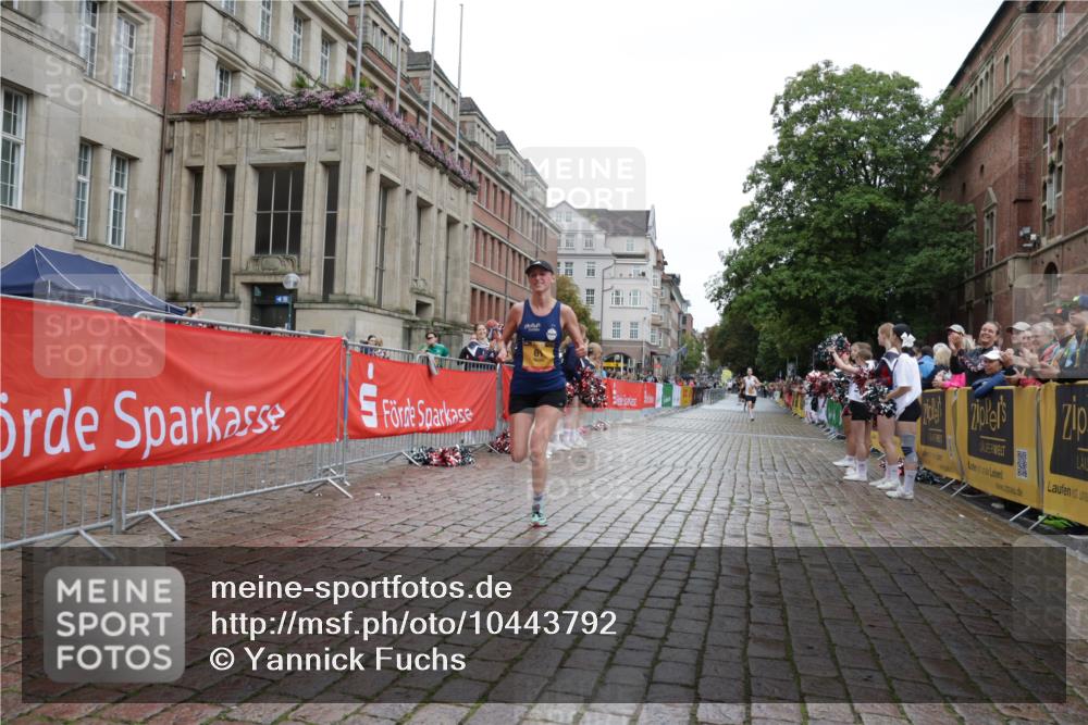 13.09.2026 - Kiel Lauf Yannick Fuchs http://msf.ph/oto/10443792 13.09.2026 12:10:39 Ziel 61, 2077, 2790, 7264, 2457 meine-sportfotos.de