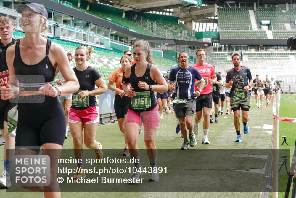 13.09.2026 - 21. swb-Marathon Bremen Michael Burmester http://msf.ph/oto/10443891 13.09.2026 13:07:36 Laufen im Stadion 109, 132, 156, 287, 303, 310, 372, 454, 489, 551, 578, 607, 613, 682, 716, 800, 808, 809, 831, 834, 846, 884, 911, 922, 1083, 1173, 1189, 1205, 1210, 1285, 1322, 1364, 1365, 1369, 1387, 1395, 1437, 1532, 1545, 1574, 1600, 1688, 1823, 1831, 1841, 1848, 1854, 1871, 1909, 1926, 1938, 2003, 2041, 2070, 2090, 2215, 2219, 2229, 2275, 2283, 2318, 2356, 2366, 2405, 2440, 2492, 2565, 2611, 2635, 2699, 2707, 2721, 2727, 2731, 2755, 2782, 2802, 2818, 2831, 2866, 2902, 2911, 2949, 2960 meine-sportfotos.de
