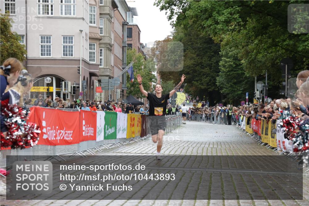 13.09.2026 - Kiel Lauf Yannick Fuchs http://msf.ph/oto/10443893 13.09.2026 12:10:48 Ziel 2457, 61, 2077, 2790, 7264, 1373, 1949, 2327, 4710, 11322, 12191, 61 meine-sportfotos.de