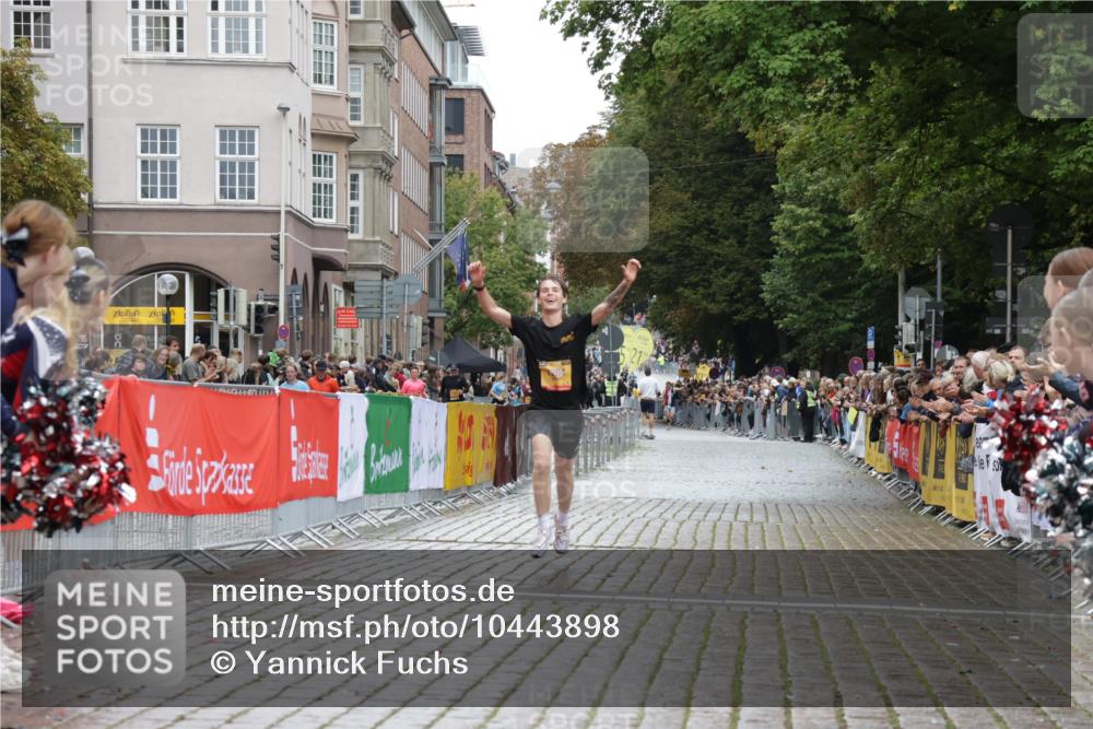 13.09.2026 - Kiel Lauf Yannick Fuchs http://msf.ph/oto/10443898 13.09.2026 12:10:48 Ziel 2457, 61, 2077, 2790, 7264, 1373, 1949, 2327, 4710, 11322, 12191, 61 meine-sportfotos.de