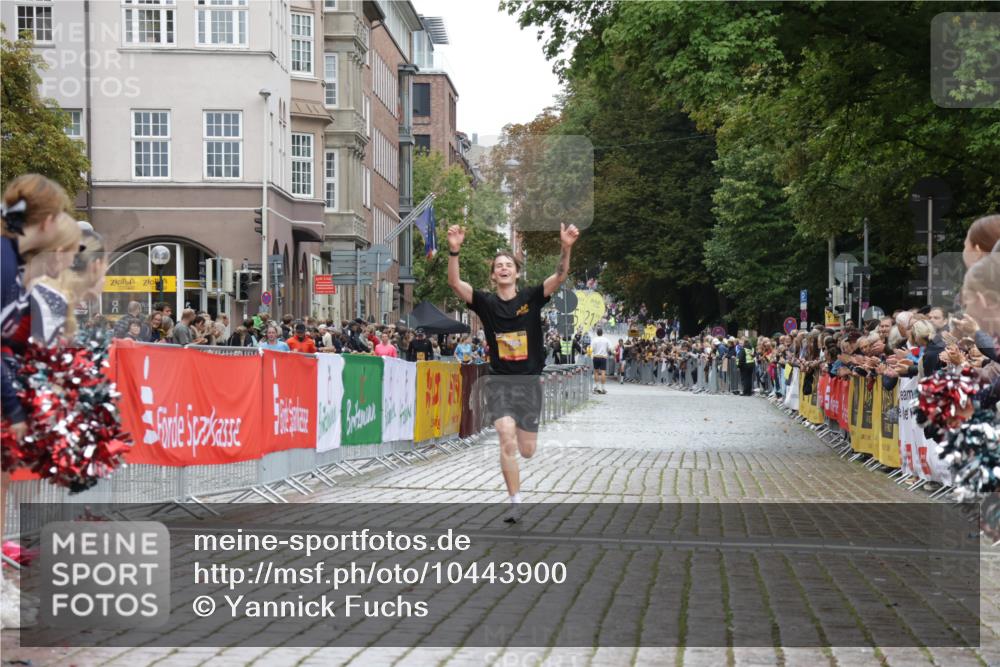 13.09.2026 - Kiel Lauf Yannick Fuchs http://msf.ph/oto/10443900 13.09.2026 12:10:48 Ziel 2457, 61, 2077, 2790, 7264, 1373, 1949, 2327, 4710, 11322, 12191, 61 meine-sportfotos.de