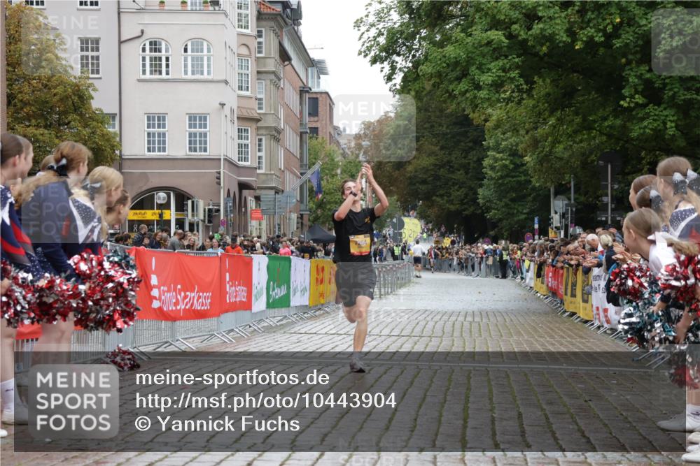 13.09.2026 - Kiel Lauf Yannick Fuchs http://msf.ph/oto/10443904 13.09.2026 12:10:49 Ziel 2457, 61, 2077, 2790, 7264, 1373, 1949, 2327, 4710, 11322, 12191, 61 meine-sportfotos.de