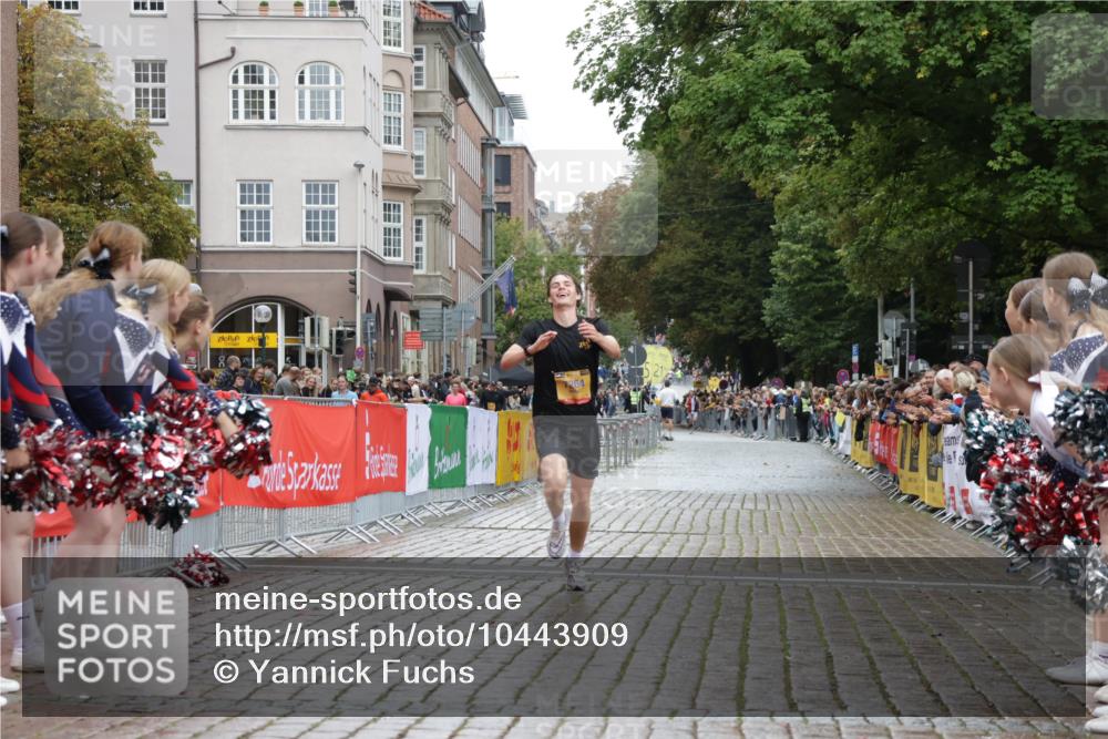 13.09.2026 - Kiel Lauf Yannick Fuchs http://msf.ph/oto/10443909 13.09.2026 12:10:49 Ziel 2457, 61, 2077, 2790, 7264, 1373, 1949, 2327, 4710, 11322, 12191, 61 meine-sportfotos.de