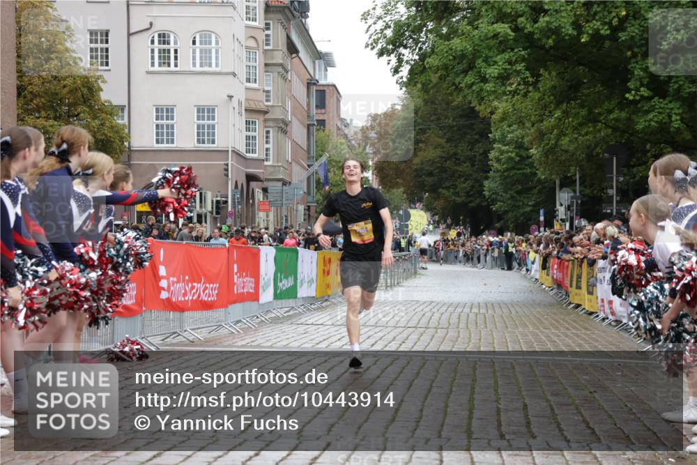 13.09.2026 - Kiel Lauf Yannick Fuchs http://msf.ph/oto/10443914 13.09.2026 12:10:50 Ziel 2457, 2077, 2790, 7264, 1373, 1949, 2327, 4710, 11322, 12191, 61 meine-sportfotos.de
