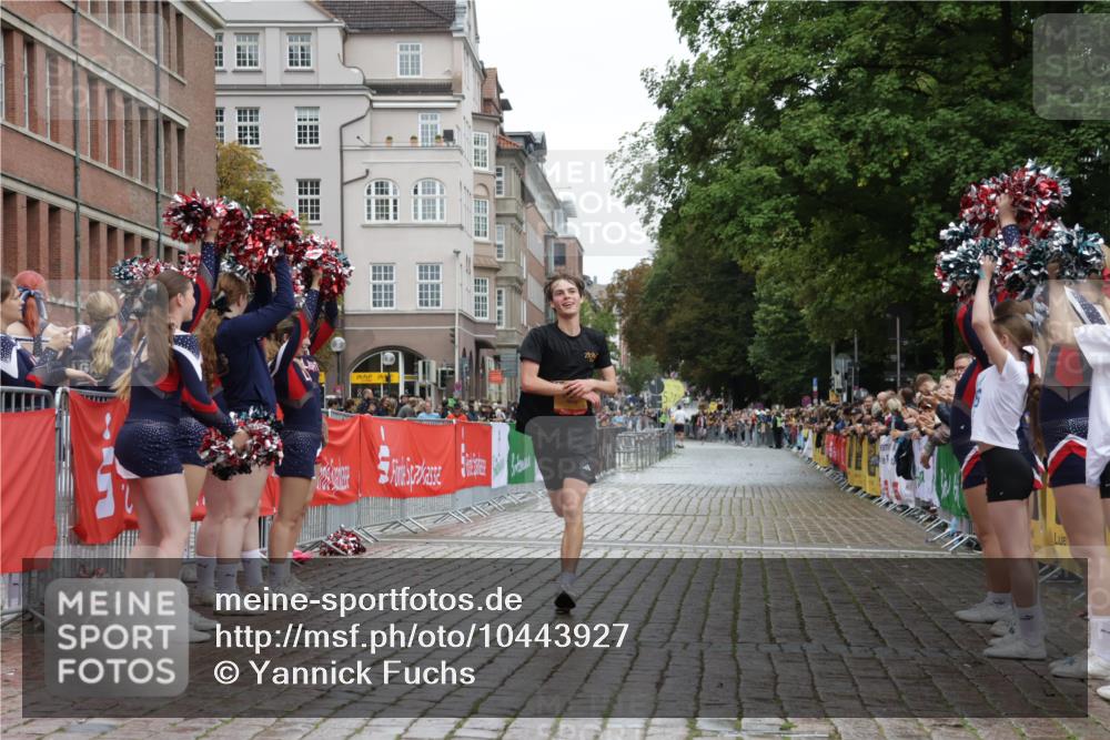 13.09.2026 - Kiel Lauf Yannick Fuchs http://msf.ph/oto/10443927 13.09.2026 12:10:51 Ziel 2457, 2077, 2790, 7264, 1373, 1949, 2327, 4710, 11322, 12191, 61, 2077 meine-sportfotos.de