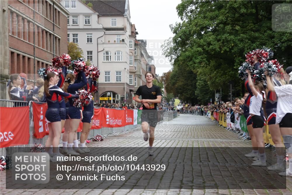 13.09.2026 - Kiel Lauf Yannick Fuchs http://msf.ph/oto/10443929 13.09.2026 12:10:51 Ziel 2457, 2077, 2790, 7264, 1373, 1949, 2327, 4710, 11322, 12191, 61, 2077 meine-sportfotos.de