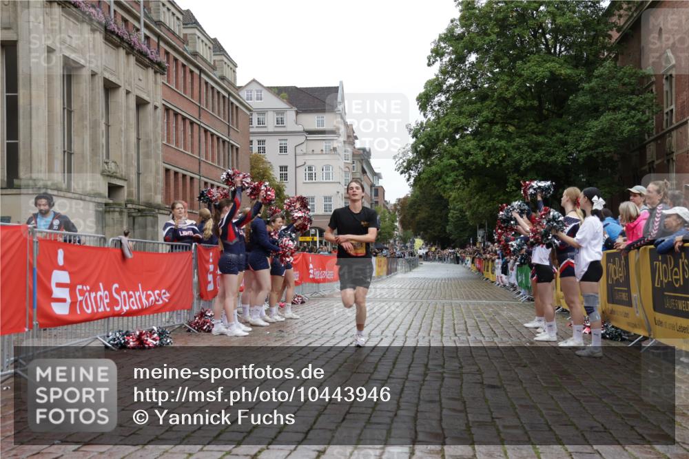 13.09.2026 - Kiel Lauf Yannick Fuchs http://msf.ph/oto/10443946 13.09.2026 12:10:51 Ziel 2457, 2077, 2790, 7264, 1373, 1949, 2327, 4710, 11322, 12191, 61, 2077 meine-sportfotos.de