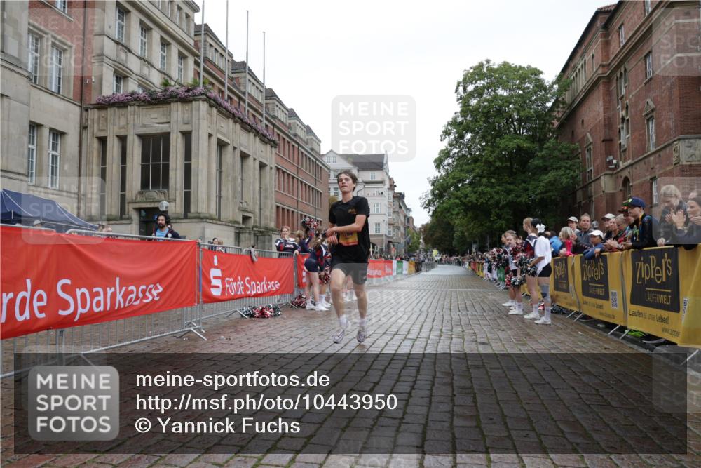 13.09.2026 - Kiel Lauf Yannick Fuchs http://msf.ph/oto/10443950 13.09.2026 12:10:52 Ziel 2457, 2077, 2790, 7264, 1373, 1949, 2327, 4710, 11322, 12191, 61, 2077, 2790 meine-sportfotos.de