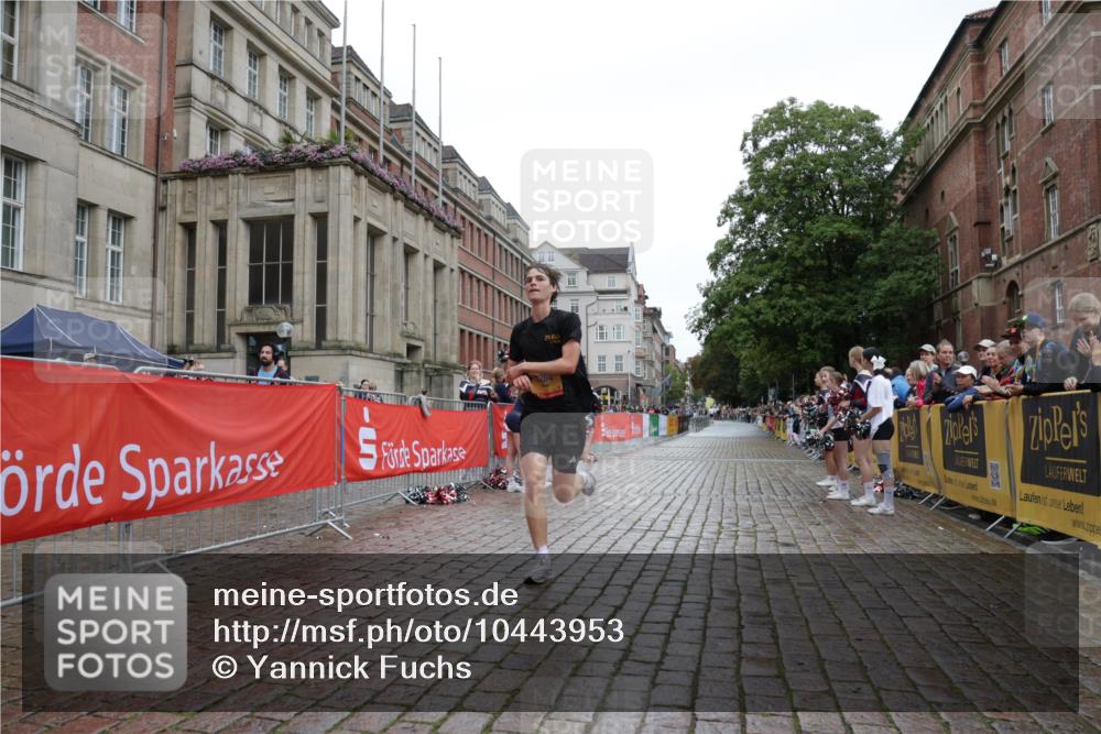 13.09.2026 - Kiel Lauf Yannick Fuchs http://msf.ph/oto/10443953 13.09.2026 12:10:52 Ziel 2457, 2077, 2790, 7264, 1373, 1949, 2327, 4710, 11322, 12191, 61, 2077, 2790 meine-sportfotos.de