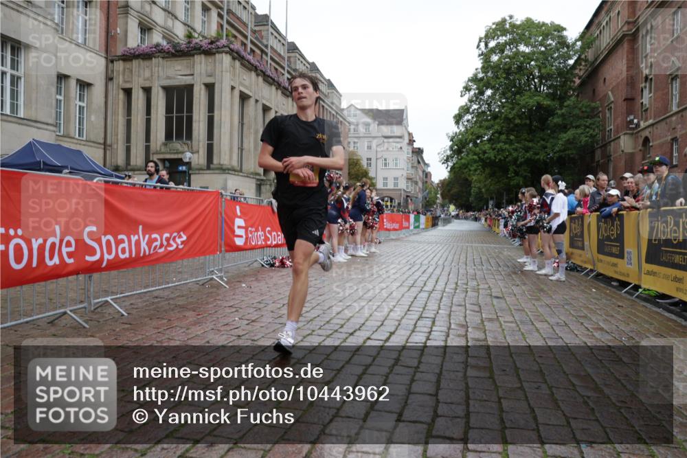 13.09.2026 - Kiel Lauf Yannick Fuchs http://msf.ph/oto/10443962 13.09.2026 12:10:53 Ziel 2457, 2077, 2790, 7264, 1373, 1949, 2327, 4710, 11322, 12191, 61, 2077, 2790 meine-sportfotos.de