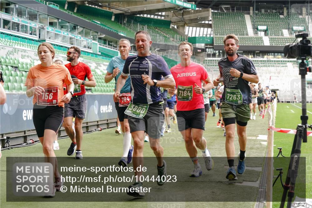 13.09.2026 - 21. swb-Marathon Bremen Michael Burmester http://msf.ph/oto/10444023 13.09.2026 13:07:37 Laufen im Stadion 109, 132, 156, 287, 303, 310, 372, 489, 551, 578, 607, 613, 682, 716, 800, 808, 809, 831, 834, 846, 884, 911, 922, 1083, 1173, 1189, 1205, 1210, 1285, 1322, 1364, 1365, 1369, 1387, 1395, 1437, 1532, 1545, 1574, 1600, 1688, 1823, 1831, 1841, 1848, 1854, 1871, 1909, 1926, 1938, 2003, 2041, 2070, 2090, 2215, 2219, 2229, 2275, 2283, 2318, 2356, 2366, 2405, 2440, 2492, 2565, 2611, 2635, 2699, 2707, 2721, 2727, 2731, 2755, 2782, 2802, 2818, 2831, 2866, 2902, 2911, 2949, 2960 meine-sportfotos.de