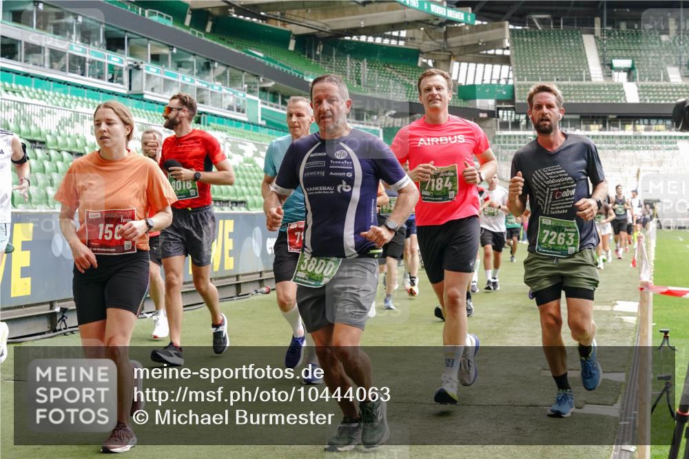 13.09.2026 - 21. swb-Marathon Bremen Michael Burmester http://msf.ph/oto/10444063 13.09.2026 13:07:37 Laufen im Stadion 109, 132, 156, 287, 303, 310, 372, 489, 551, 578, 607, 613, 682, 716, 800, 808, 809, 831, 834, 846, 884, 911, 922, 1083, 1173, 1189, 1205, 1210, 1285, 1322, 1364, 1365, 1369, 1387, 1395, 1437, 1532, 1545, 1574, 1600, 1688, 1823, 1831, 1841, 1848, 1854, 1871, 1909, 1926, 1938, 2003, 2041, 2070, 2090, 2215, 2219, 2229, 2275, 2283, 2318, 2356, 2366, 2405, 2440, 2492, 2565, 2611, 2635, 2699, 2707, 2721, 2727, 2731, 2755, 2782, 2802, 2818, 2831, 2866, 2902, 2911, 2949, 2960 meine-sportfotos.de