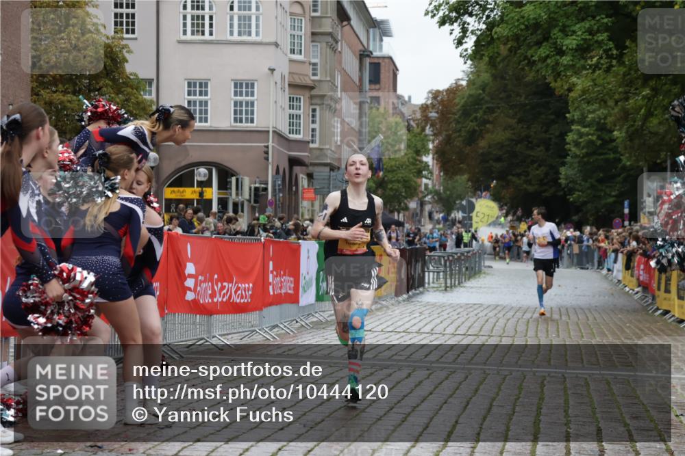 13.09.2026 - Kiel Lauf Yannick Fuchs http://msf.ph/oto/10444120 13.09.2026 12:11:49 Ziel 8209, 8609, 8993, 11504, 2631, 4347, 3730 meine-sportfotos.de