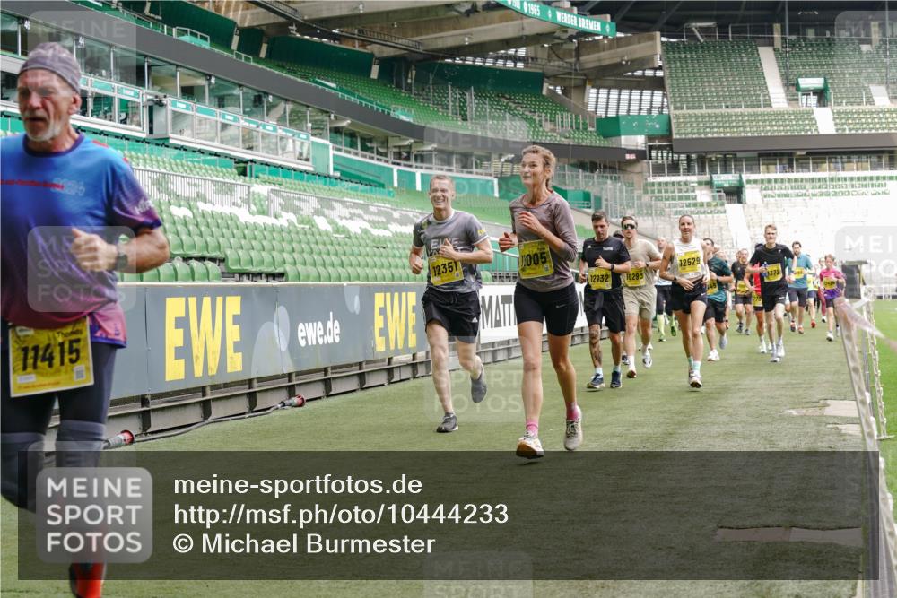 13.09.2026 - 21. swb-Marathon Bremen Michael Burmester http://msf.ph/oto/10444233 13.09.2026 10:28:51 Laufen im Stadion 10162, 10170, 10183, 10189, 10200, 10218, 10223, 10253, 10267, 10270, 10293, 10294, 10316, 10329, 10334, 10348, 10381, 10393, 10421, 10426, 10508, 10525, 10537, 10538, 10544, 10594, 10655, 10709, 10739, 10763, 10770, 10814, 10825, 10835, 10840, 10846, 10860, 10876, 10910, 10917, 10923, 10966, 10993, 11005, 11007, 11018, 11035, 11058, 11076, 11087, 11092, 11109, 11111, 11148, 11170 meine-sportfotos.de