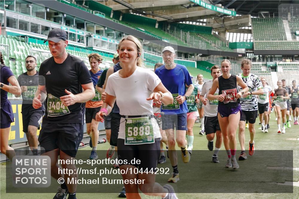 13.09.2026 - 21. swb-Marathon Bremen Michael Burmester http://msf.ph/oto/10444292 13.09.2026 13:07:41 Laufen im Stadion 132, 156, 303, 310, 372, 489, 551, 607, 613, 682, 716, 800, 808, 809, 831, 834, 846, 884, 911, 922, 1083, 1173, 1189, 1205, 1210, 1285, 1289, 1322, 1364, 1365, 1369, 1387, 1395, 1437, 1532, 1545, 1574, 1600, 1688, 1823, 1831, 1841, 1848, 1854, 1871, 1899, 1909, 1926, 1938, 2003, 2041, 2070, 2090, 2215, 2219, 2229, 2275, 2283, 2318, 2356, 2366, 2405, 2440, 2492, 2565, 2611, 2635, 2699, 2707, 2721, 2727, 2731, 2755, 2782, 2802, 2818, 2831, 2866, 2902, 2911, 2949, 2960 meine-sportfotos.de