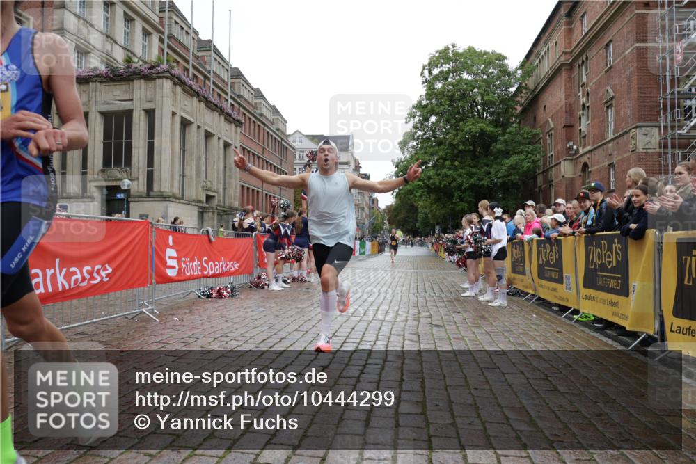 13.09.2026 - Kiel Lauf Yannick Fuchs http://msf.ph/oto/10444299 13.09.2026 12:12:12 Ziel 3730, 8209, 8609, 8993, 11504, 4347 meine-sportfotos.de