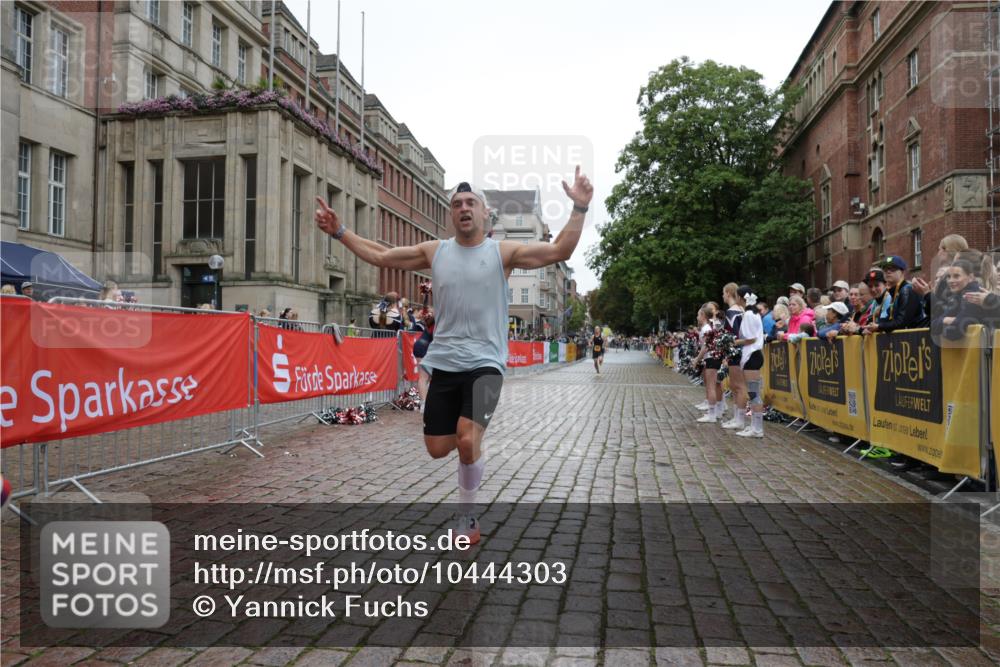 13.09.2026 - Kiel Lauf Yannick Fuchs http://msf.ph/oto/10444303 13.09.2026 12:12:12 Ziel 3730, 8209, 8609, 8993, 11504, 4347 meine-sportfotos.de