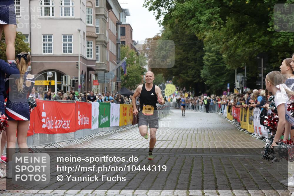 13.09.2026 - Kiel Lauf Yannick Fuchs http://msf.ph/oto/10444319 13.09.2026 12:12:14 Ziel 3730, 8209, 8609, 8993, 11504, 4347 meine-sportfotos.de