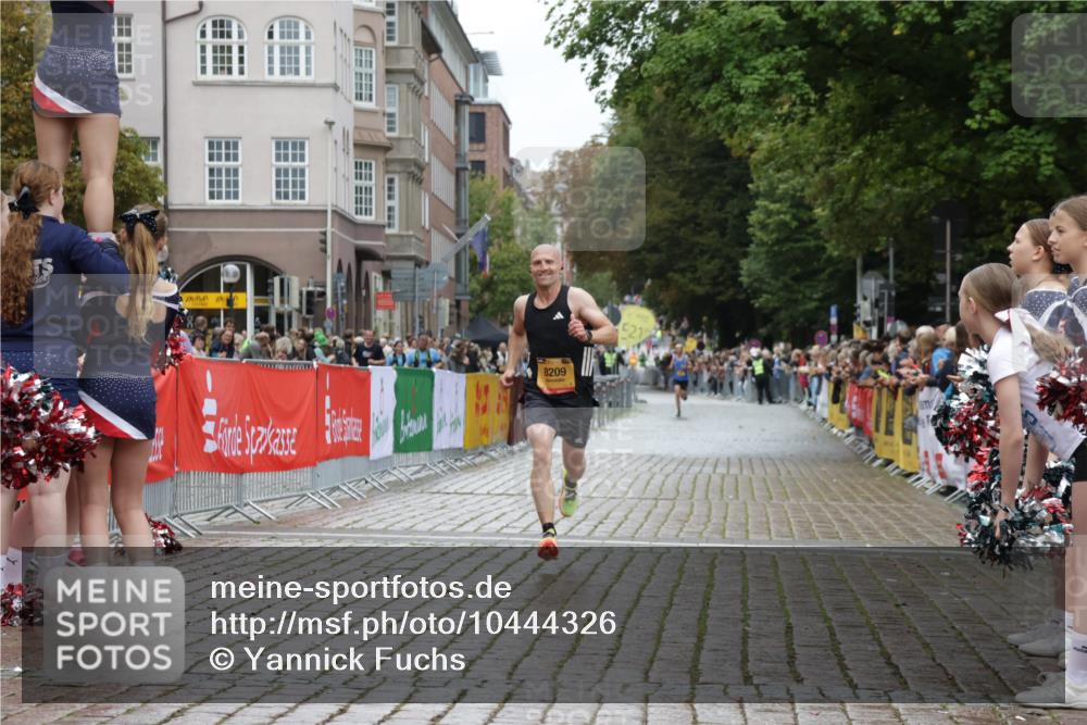 13.09.2026 - Kiel Lauf Yannick Fuchs http://msf.ph/oto/10444326 13.09.2026 12:12:14 Ziel 3730, 8209, 8609, 8993, 11504, 4347 meine-sportfotos.de