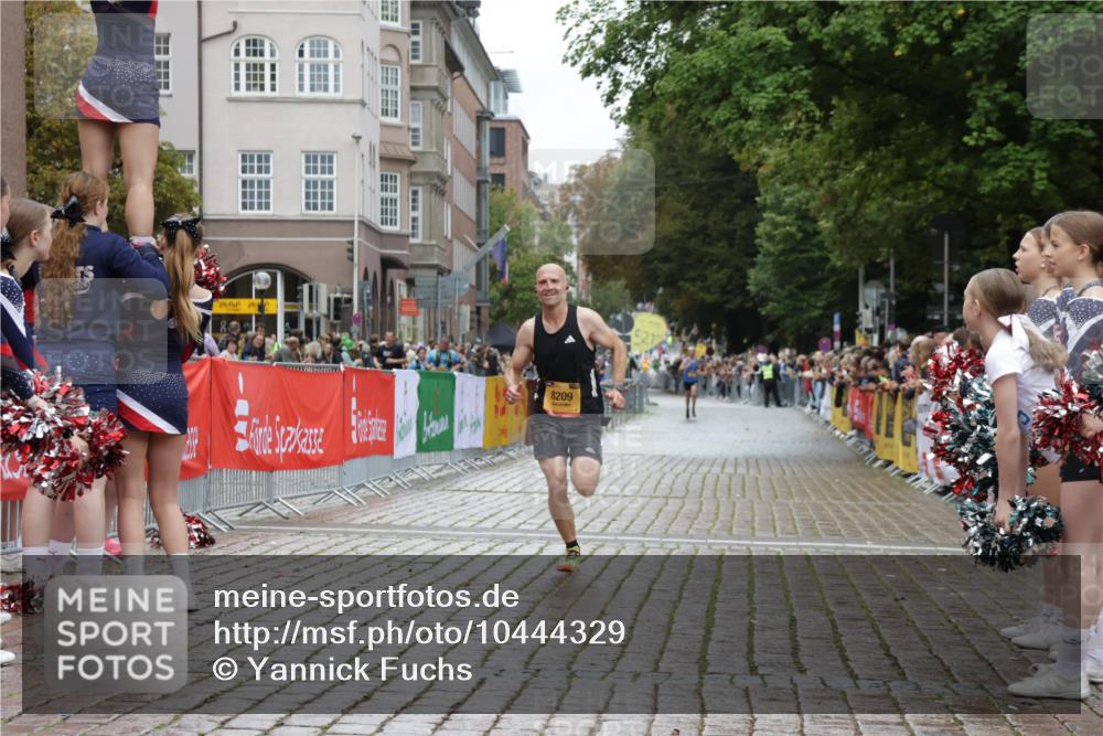 13.09.2026 - Kiel Lauf Yannick Fuchs http://msf.ph/oto/10444329 13.09.2026 12:12:14 Ziel 3730, 8209, 8609, 8993, 11504, 4347 meine-sportfotos.de
