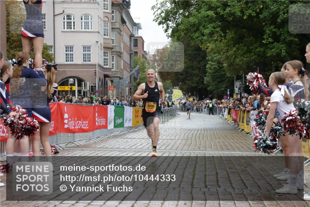 13.09.2026 - Kiel Lauf Yannick Fuchs http://msf.ph/oto/10444333 13.09.2026 12:12:14 Ziel 3730, 8209, 8609, 8993, 11504, 4347 meine-sportfotos.de