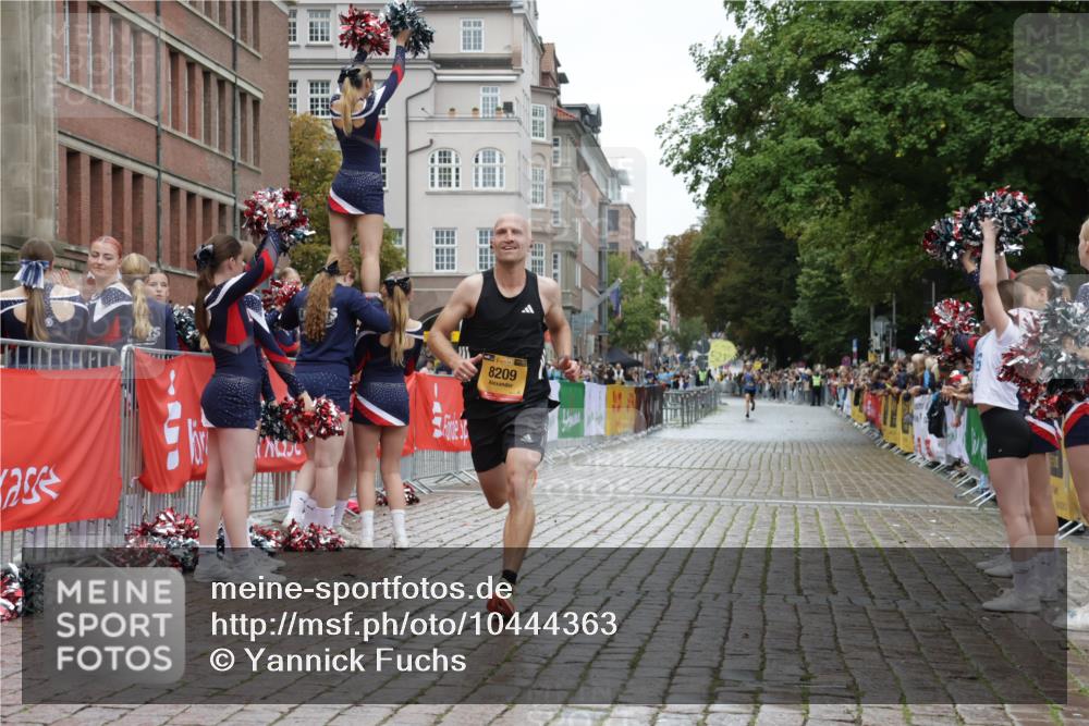 13.09.2026 - Kiel Lauf Yannick Fuchs http://msf.ph/oto/10444363 13.09.2026 12:12:16 Ziel 3730, 8209, 8609, 8993, 11504 meine-sportfotos.de