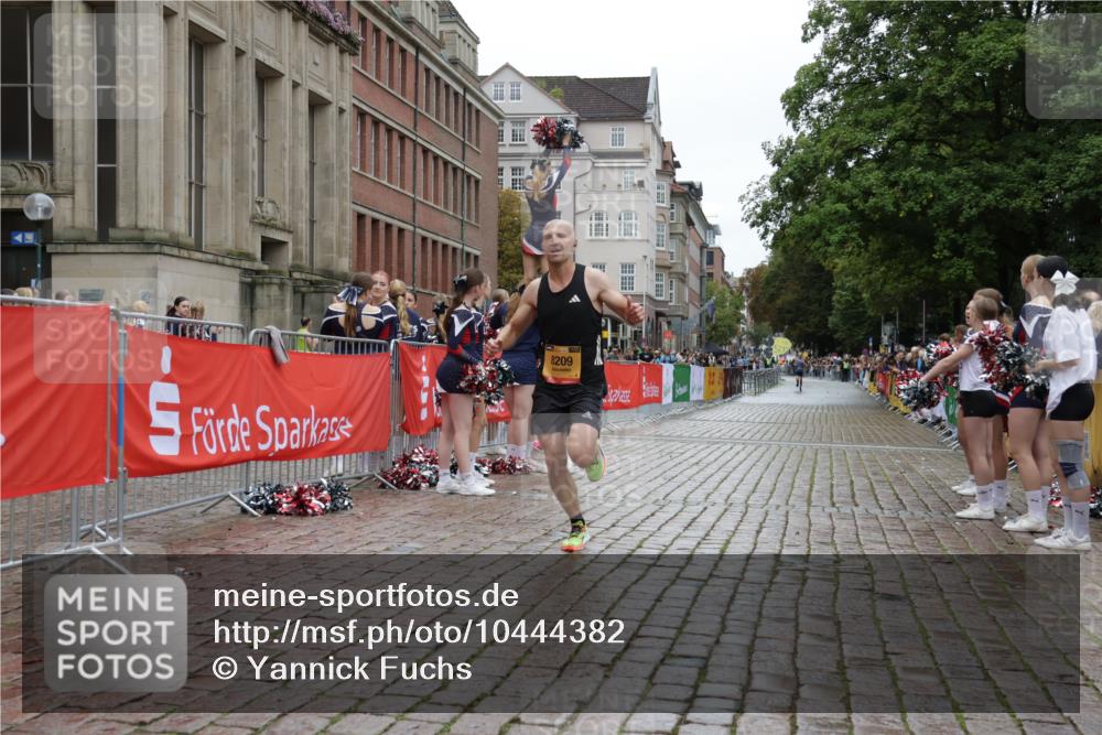 13.09.2026 - Kiel Lauf Yannick Fuchs http://msf.ph/oto/10444382 13.09.2026 12:12:16 Ziel 3730, 8209, 8609, 8993, 11504 meine-sportfotos.de