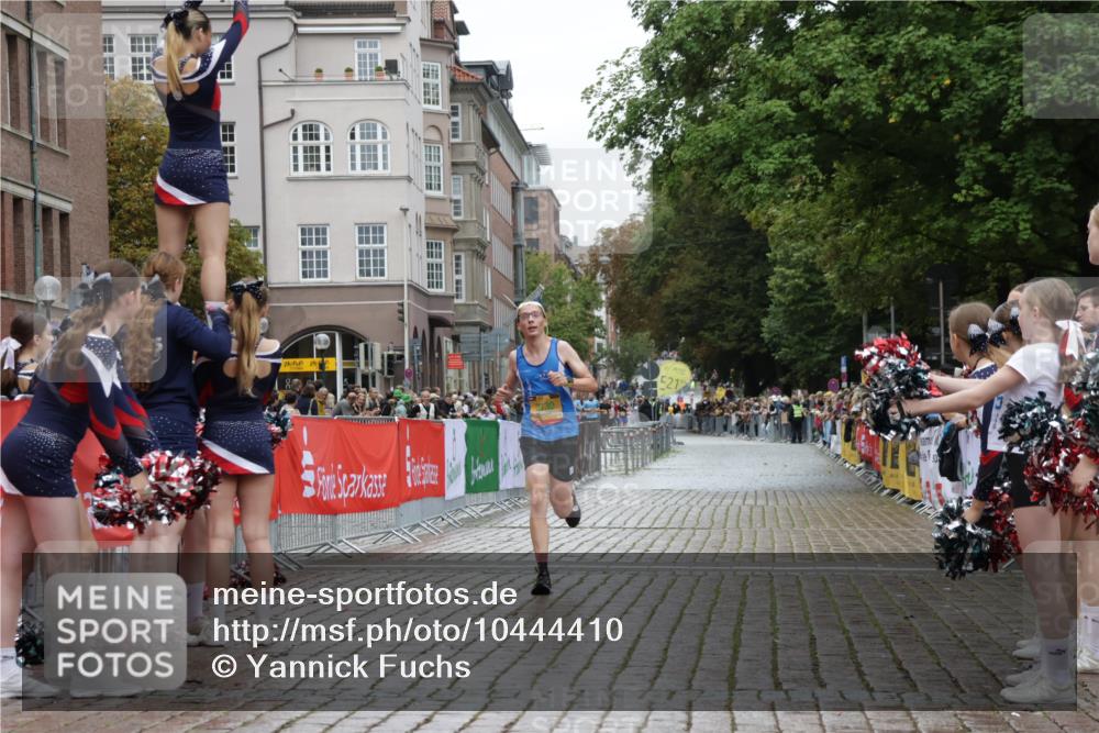 13.09.2026 - Kiel Lauf Yannick Fuchs http://msf.ph/oto/10444410 13.09.2026 12:12:27 Ziel 3730, 9390, 8209, 8609, 8993, 11504 meine-sportfotos.de