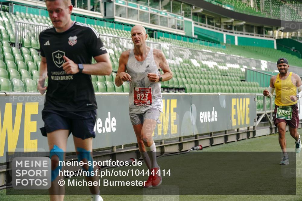 13.09.2026 - 21. swb-Marathon Bremen Michael Burmester http://msf.ph/oto/10444414 13.09.2026 12:45:16 Laufen im Stadion 195, 280, 339, 474, 493, 508, 623, 678, 681, 715, 788, 969, 1017, 1241, 1264, 1277, 1301, 1335, 1372, 1498, 1696, 1770, 1863, 1937, 1975, 2020, 2084, 2098, 2297, 2889, 3092, 3271, 3609, 4110, 4118, 4157, 4328, 4739, 4904, 5092, 5369, 5719, 5996, 6918, 6973, 7015, 7206, 7265, 7336, 7478, 7715, 8028, 8054, 8096, 8319, 8325, 8331, 8756, 8936, 9070, 9129, 9137, 9273, 9306, 9583, 9642, 13063, 13168, 13237, 371, 439, 603, 640, 650, 735, 744, 957, 1411, 1667, 1822, 1850 meine-sportfotos.de