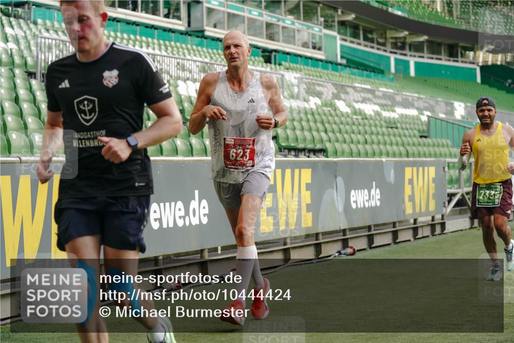 13.09.2026 - 21. swb-Marathon Bremen Michael Burmester http://msf.ph/oto/10444424 13.09.2026 12:45:16 Laufen im Stadion 195, 280, 339, 474, 493, 508, 623, 678, 681, 715, 788, 969, 1017, 1241, 1264, 1277, 1301, 1335, 1372, 1498, 1696, 1770, 1863, 1937, 1975, 2020, 2084, 2098, 2297, 2889, 3092, 3271, 3609, 4110, 4118, 4157, 4328, 4739, 4904, 5092, 5369, 5719, 5996, 6918, 6973, 7015, 7206, 7265, 7336, 7478, 7715, 8028, 8054, 8096, 8319, 8325, 8331, 8756, 8936, 9070, 9129, 9137, 9273, 9306, 9583, 9642, 13063, 13168, 13237, 371, 439, 603, 640, 650, 735, 744, 957, 1411, 1667, 1822, 1850 meine-sportfotos.de
