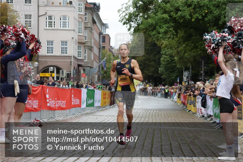 13.09.2026 - Kiel Lauf Yannick Fuchs http://msf.ph/oto/10444507 13.09.2026 12:13:08 Ziel 11809, 9390, 902, 3290, 10470 meine-sportfotos.de