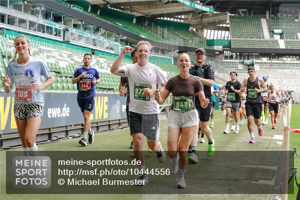 13.09.2026 - 21. swb-Marathon Bremen Michael Burmester http://msf.ph/oto/10444556 13.09.2026 13:07:45 Laufen im Stadion 132, 156, 303, 310, 372, 489, 551, 607, 682, 716, 800, 808, 809, 831, 834, 846, 884, 911, 922, 1083, 1173, 1189, 1205, 1210, 1285, 1289, 1322, 1364, 1365, 1369, 1387, 1395, 1437, 1532, 1545, 1559, 1574, 1600, 1688, 1823, 1831, 1841, 1848, 1854, 1871, 1899, 1909, 1926, 1938, 2003, 2041, 2070, 2090, 2215, 2219, 2229, 2275, 2283, 2318, 2356, 2366, 2405, 2440, 2492, 2565, 2611, 2635, 2699, 2707, 2721, 2727, 2731, 2755, 2782, 2802, 2818, 2831, 2866, 2902, 2911, 2949, 2960 meine-sportfotos.de