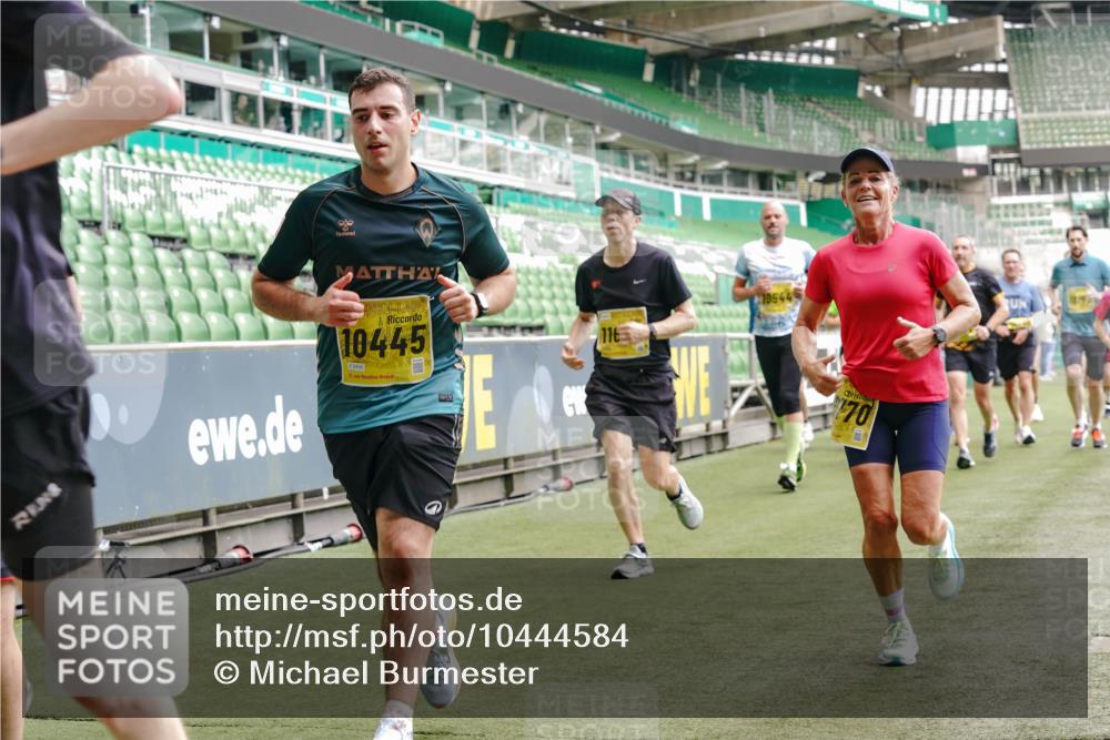 13.09.2026 - 21. swb-Marathon Bremen Michael Burmester http://msf.ph/oto/10444584 13.09.2026 10:28:58 Laufen im Stadion 10162, 10170, 10183, 10189, 10200, 10218, 10223, 10253, 10267, 10270, 10293, 10294, 10316, 10329, 10334, 10348, 10381, 10393, 10421, 10426, 10508, 10525, 10537, 10538, 10544, 10594, 10655, 10709, 10739, 10763, 10770, 10814, 10825, 10835, 10840, 10846, 10860, 10876, 10910, 10917, 10923, 10966, 10993, 11005, 11007, 11018, 11035, 11058, 11076, 11087, 11092, 11109, 11111, 11170 meine-sportfotos.de