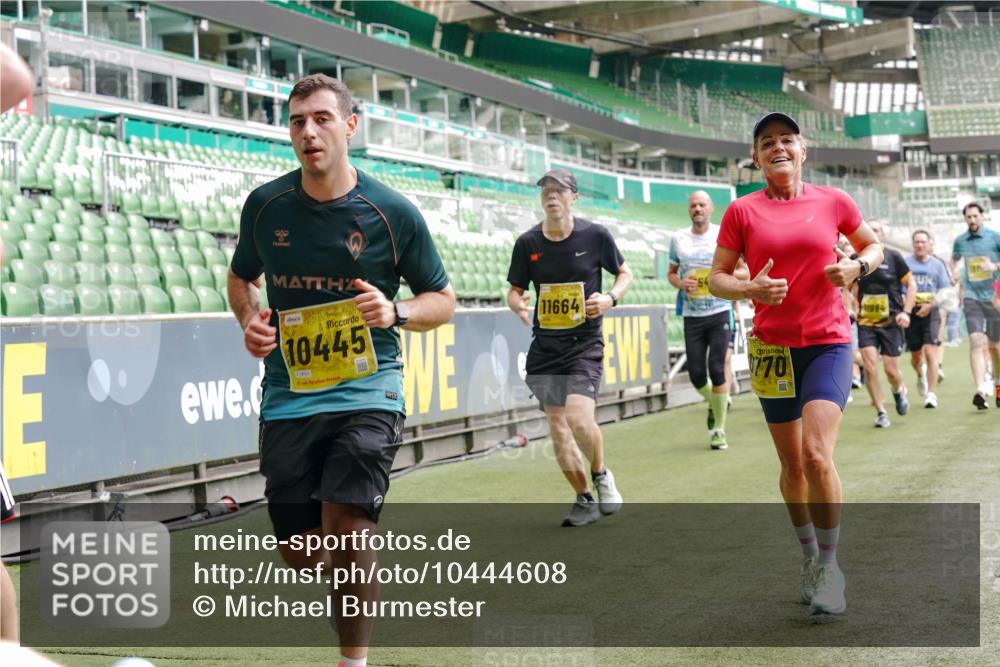 13.09.2026 - 21. swb-Marathon Bremen Michael Burmester http://msf.ph/oto/10444608 13.09.2026 10:28:58 Laufen im Stadion 10162, 10170, 10183, 10189, 10200, 10218, 10223, 10253, 10267, 10270, 10293, 10294, 10316, 10329, 10334, 10348, 10381, 10393, 10421, 10426, 10508, 10525, 10537, 10538, 10544, 10594, 10655, 10709, 10739, 10763, 10770, 10814, 10825, 10835, 10840, 10846, 10860, 10876, 10910, 10917, 10923, 10966, 10993, 11005, 11007, 11018, 11035, 11058, 11076, 11087, 11092, 11109, 11111, 11170 meine-sportfotos.de