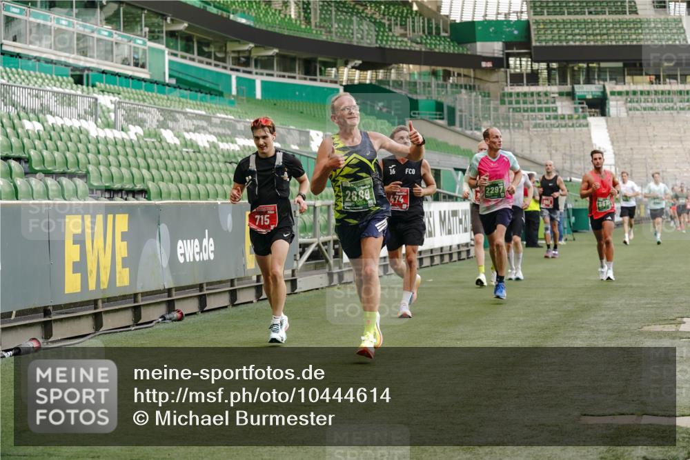 13.09.2026 - 21. swb-Marathon Bremen Michael Burmester http://msf.ph/oto/10444614 13.09.2026 12:45:24 Laufen im Stadion 195, 280, 339, 474, 493, 508, 623, 678, 681, 697, 715, 788, 969, 1017, 1034, 1181, 1241, 1264, 1277, 1301, 1335, 1498, 1696, 1770, 1863, 1937, 1975, 2020, 2084, 2098, 2297, 2889, 3092, 3271, 3609, 4110, 4118, 4157, 4328, 5092, 5719, 5996, 6918, 6973, 7015, 7206, 7265, 7336, 7478, 7715, 8028, 8054, 8096, 8319, 8325, 8331, 8670, 8756, 8936, 9070, 9129, 9137, 9273, 9306, 9495, 9583, 9642, 13063, 13168, 13237, 371, 439, 650, 744, 957, 1411, 1667, 1822, 1850 meine-sportfotos.de