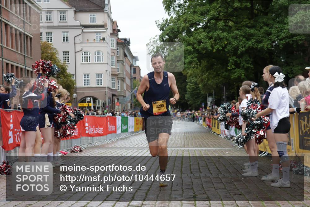 13.09.2026 - Kiel Lauf Yannick Fuchs http://msf.ph/oto/10444657 13.09.2026 12:13:43 Ziel 663, 10008, 10160, 10927, 902, 3290, 10470, 2109, 10208, 11809 meine-sportfotos.de