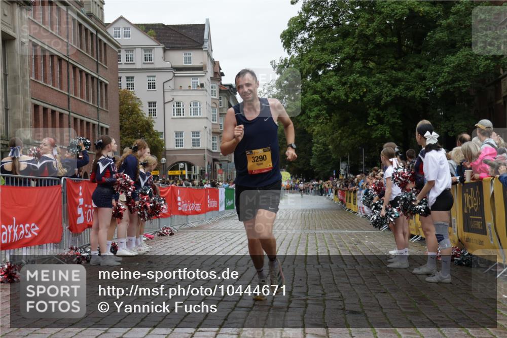 13.09.2026 - Kiel Lauf Yannick Fuchs http://msf.ph/oto/10444671 13.09.2026 12:13:43 Ziel 663, 10008, 10160, 10927, 902, 3290, 10470, 2109, 10208, 11809 meine-sportfotos.de