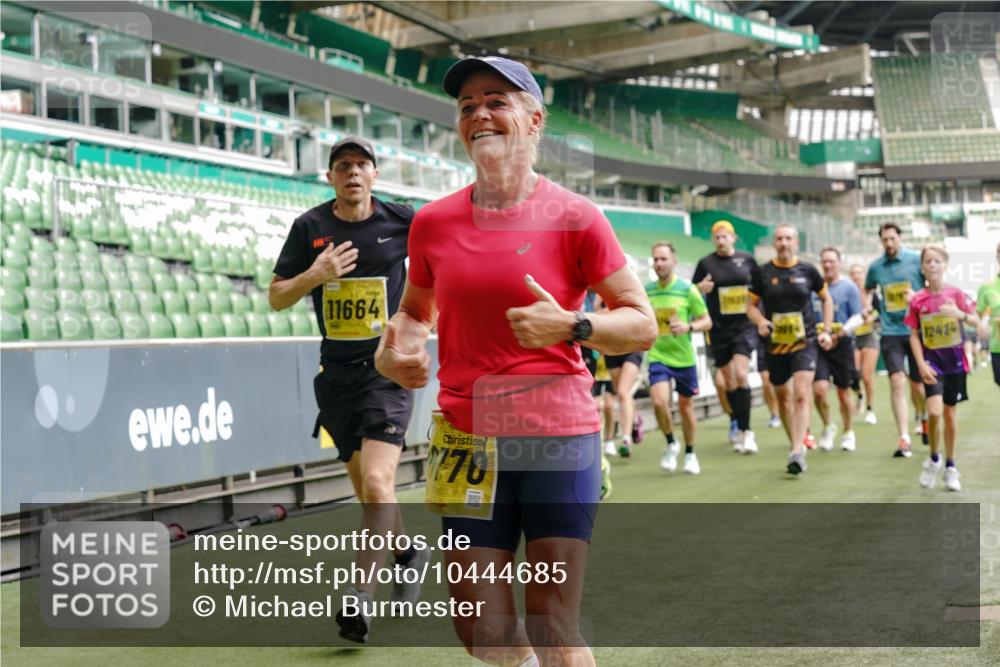 13.09.2026 - 21. swb-Marathon Bremen Michael Burmester http://msf.ph/oto/10444685 13.09.2026 10:28:59 Laufen im Stadion 10162, 10170, 10183, 10189, 10200, 10218, 10223, 10253, 10267, 10270, 10293, 10294, 10316, 10329, 10334, 10348, 10381, 10393, 10421, 10426, 10467, 10508, 10525, 10537, 10538, 10544, 10585, 10594, 10655, 10709, 10739, 10763, 10770, 10814, 10825, 10835, 10840, 10846, 10860, 10876, 10910, 10917, 10923, 10966, 10993, 11005, 11007, 11018, 11035, 11058, 11076, 11087, 11092, 11109, 11111, 11170 meine-sportfotos.de