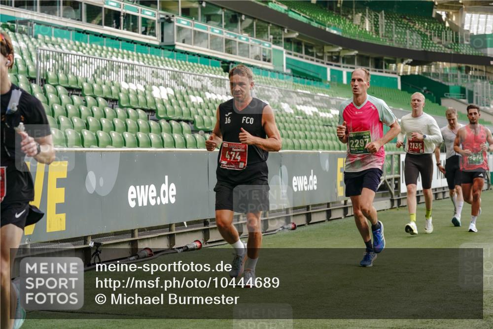 13.09.2026 - 21. swb-Marathon Bremen Michael Burmester http://msf.ph/oto/10444689 13.09.2026 12:45:27 Laufen im Stadion 195, 280, 339, 474, 493, 508, 567, 623, 678, 681, 697, 715, 788, 1017, 1034, 1181, 1241, 1264, 1277, 1301, 1335, 1498, 1696, 1770, 1863, 1937, 1975, 2020, 2084, 2098, 2297, 2889, 3092, 3271, 3609, 4110, 4118, 4157, 4328, 5092, 5719, 5996, 6918, 6973, 7015, 7206, 7265, 7336, 7478, 7715, 8028, 8054, 8096, 8319, 8325, 8331, 8670, 8701, 8756, 8936, 9070, 9129, 9137, 9273, 9306, 9495, 9583, 9642, 13063, 13168, 13237, 371, 439, 650, 744, 957, 1411, 1667, 1822, 1850 meine-sportfotos.de