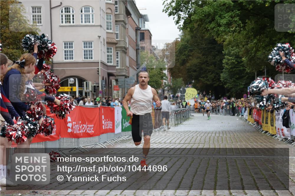 13.09.2026 - Kiel Lauf Yannick Fuchs http://msf.ph/oto/10444696 13.09.2026 12:13:45 Ziel 663, 2109, 10008, 10160, 10927, 902, 3290, 10470, 10208, 11809 meine-sportfotos.de