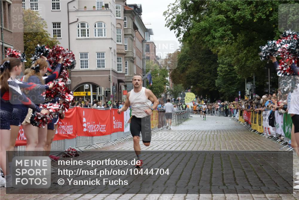 13.09.2026 - Kiel Lauf Yannick Fuchs http://msf.ph/oto/10444704 13.09.2026 12:13:46 Ziel 663, 2109, 10008, 10160, 10927, 902, 3290, 10470, 10208, 11809 meine-sportfotos.de
