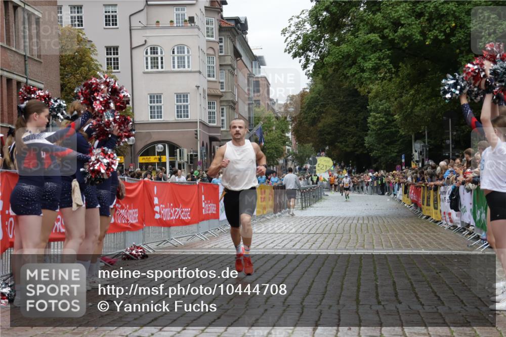 13.09.2026 - Kiel Lauf Yannick Fuchs http://msf.ph/oto/10444708 13.09.2026 12:13:46 Ziel 663, 2109, 10008, 10160, 10927, 902, 3290, 10470, 10208, 11809 meine-sportfotos.de