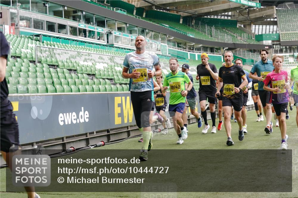 13.09.2026 - 21. swb-Marathon Bremen Michael Burmester http://msf.ph/oto/10444727 13.09.2026 10:29:00 Laufen im Stadion 10162, 10170, 10183, 10189, 10200, 10218, 10223, 10253, 10267, 10270, 10293, 10294, 10316, 10329, 10334, 10348, 10381, 10393, 10421, 10426, 10467, 10508, 10525, 10537, 10538, 10544, 10585, 10594, 10655, 10709, 10739, 10763, 10770, 10814, 10825, 10835, 10840, 10846, 10860, 10876, 10910, 10917, 10923, 10966, 10993, 11005, 11007, 11018, 11035, 11058, 11076, 11087, 11092, 11109, 11111, 11170 meine-sportfotos.de