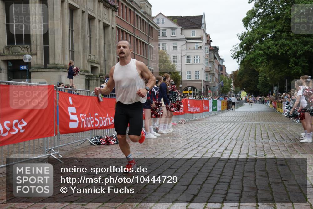 13.09.2026 - Kiel Lauf Yannick Fuchs http://msf.ph/oto/10444729 13.09.2026 12:13:48 Ziel 663, 2109, 10008, 10160, 10927, 902, 3290, 10470, 10927, 10208 meine-sportfotos.de