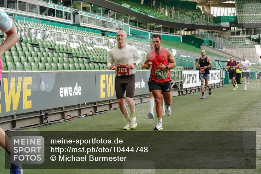 13.09.2026 - 21. swb-Marathon Bremen Michael Burmester http://msf.ph/oto/10444748 13.09.2026 12:45:29 Laufen im Stadion 195, 280, 339, 474, 493, 508, 567, 678, 681, 697, 715, 788, 1017, 1034, 1181, 1241, 1264, 1277, 1301, 1335, 1498, 1696, 1863, 1937, 1975, 2020, 2084, 2098, 2297, 2889, 3092, 3271, 3609, 4110, 4118, 4157, 4328, 5092, 5719, 5996, 6918, 6973, 7015, 7206, 7265, 7336, 7478, 7715, 8028, 8054, 8096, 8319, 8325, 8331, 8670, 8701, 8756, 8936, 9070, 9129, 9137, 9273, 9306, 9495, 9583, 9642, 13063, 13168, 13237, 371, 439, 650, 957, 1411, 1667, 1822, 1850 meine-sportfotos.de