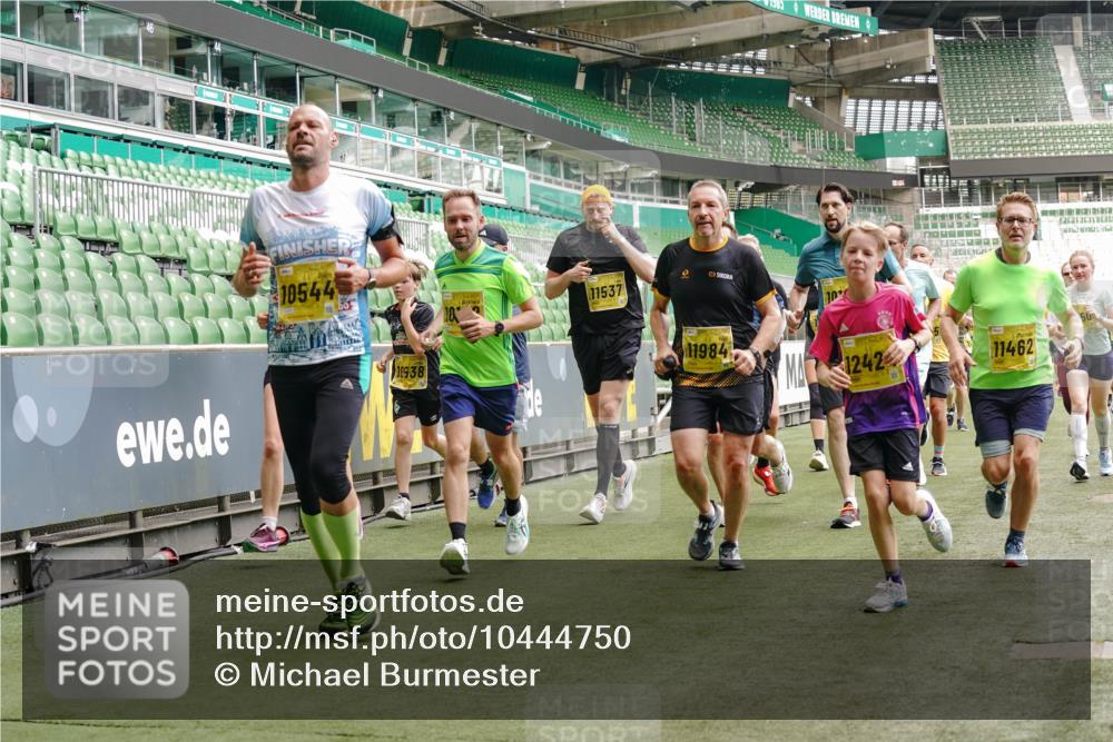 13.09.2026 - 21. swb-Marathon Bremen Michael Burmester http://msf.ph/oto/10444750 13.09.2026 10:29:01 Laufen im Stadion 10162, 10170, 10183, 10189, 10200, 10218, 10223, 10253, 10267, 10270, 10293, 10294, 10316, 10329, 10334, 10348, 10381, 10393, 10421, 10426, 10467, 10508, 10525, 10537, 10538, 10544, 10585, 10594, 10655, 10709, 10734, 10739, 10761, 10763, 10770, 10814, 10825, 10835, 10840, 10846, 10860, 10876, 10910, 10917, 10923, 10966, 10993, 11005, 11007, 11018, 11035, 11058, 11076, 11087, 11092, 11109, 11111, 11170 meine-sportfotos.de
