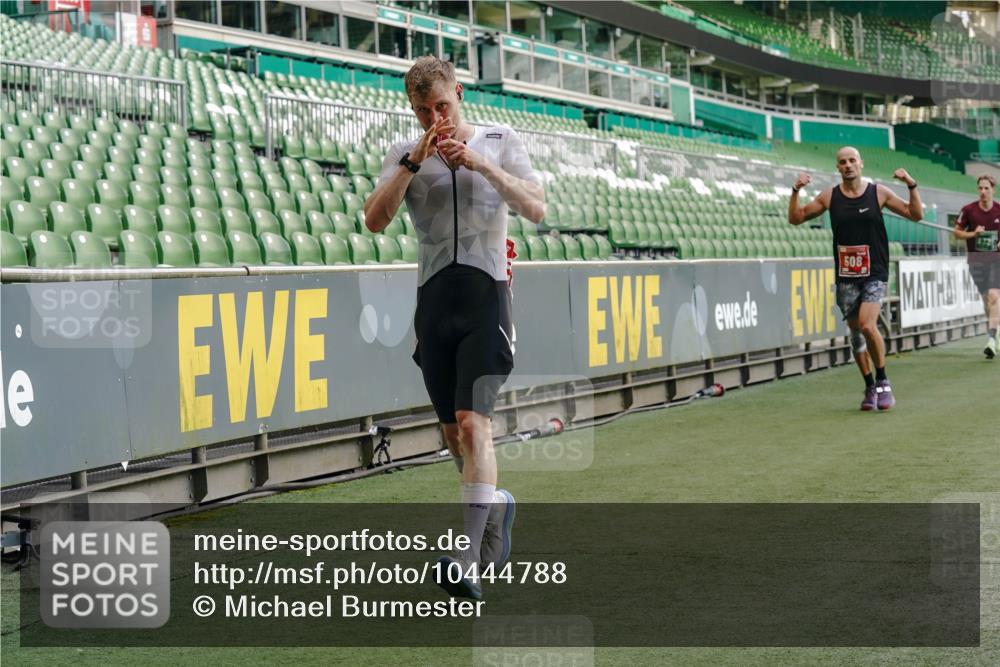 13.09.2026 - 21. swb-Marathon Bremen Michael Burmester http://msf.ph/oto/10444788 13.09.2026 12:45:32 Laufen im Stadion 195, 280, 339, 474, 493, 508, 567, 678, 681, 697, 715, 788, 1017, 1034, 1181, 1241, 1264, 1277, 1301, 1335, 1498, 1696, 1863, 1937, 1975, 2020, 2084, 2098, 2297, 2889, 3092, 3271, 3609, 4110, 4118, 4157, 4328, 5092, 5719, 5996, 6918, 6973, 7015, 7206, 7265, 7336, 7478, 7715, 8028, 8054, 8096, 8319, 8325, 8331, 8670, 8701, 8756, 8936, 9070, 9129, 9137, 9273, 9306, 9495, 9583, 9642, 13063, 13168, 13237, 439, 650, 957, 1411, 1667, 1822, 1850 meine-sportfotos.de