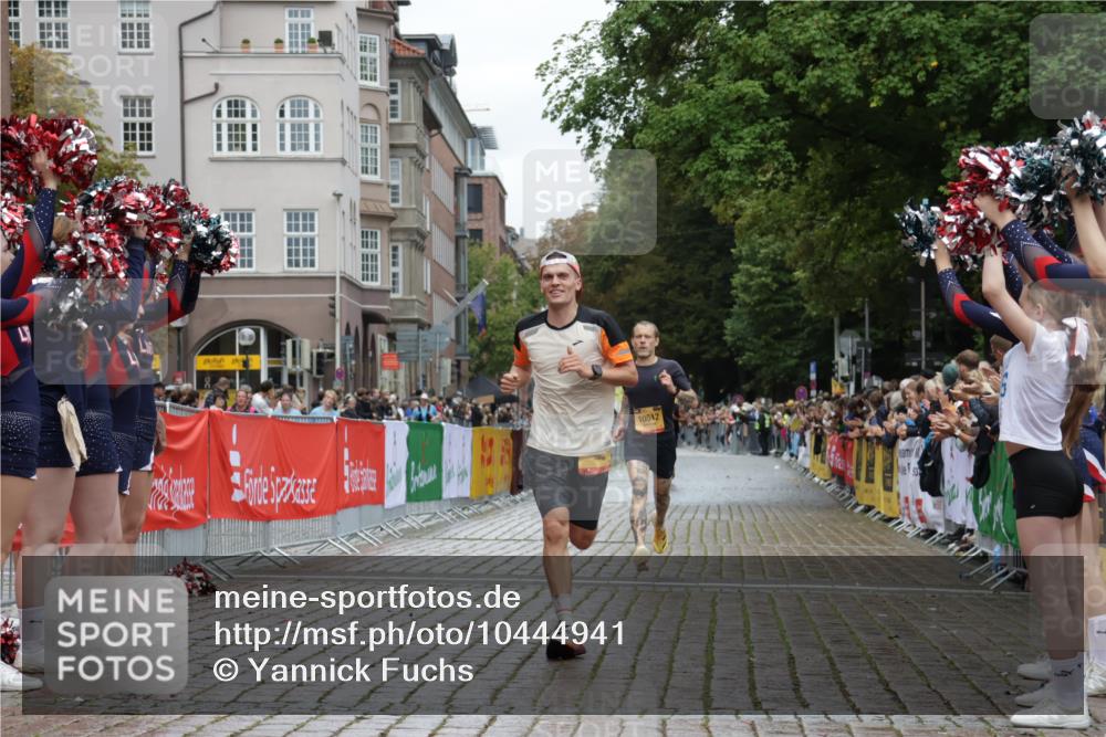 13.09.2026 - Kiel Lauf Yannick Fuchs http://msf.ph/oto/10444941 13.09.2026 12:14:14 Ziel 6182, 9253, 10912, 663, 2109, 10008, 10160, 10208, 2565, 11085, 10008, 10927 meine-sportfotos.de